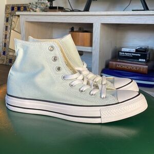 Light blue high top Converse, size 9 in women’s and size 7 in men’s!